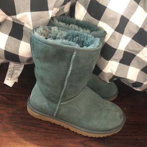 UGG Classic short in pine green